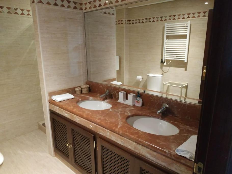 Apartment Luxury With Sea Views, Golf, Gym, Spa, 7 Pools