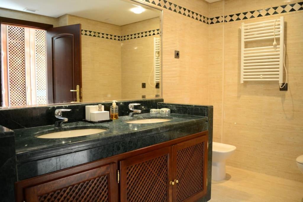 Luxury With Sea Views, Golf, Gym, Spa, 7 Pools Apartment *