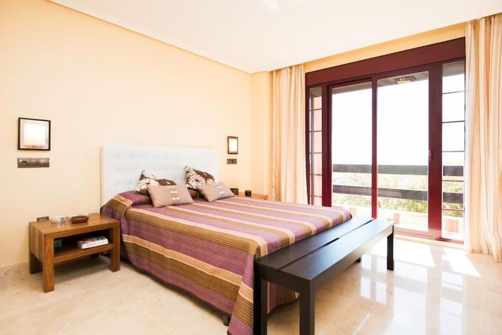 Luxury With Sea Views, Golf, Gym, Spa, 7 Pools Apartment Ojen