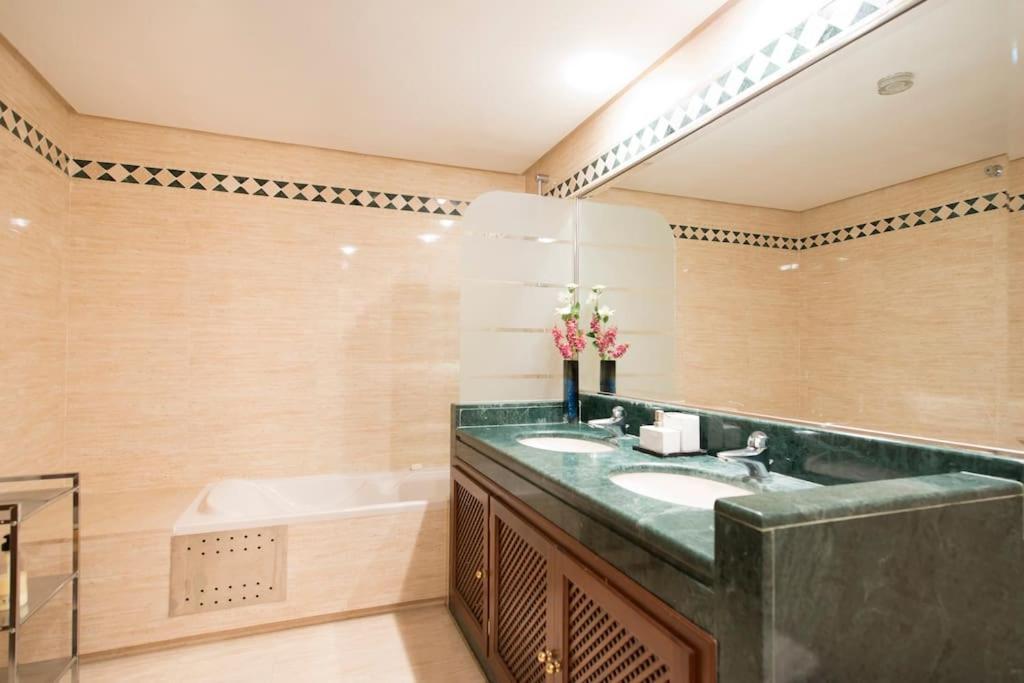 Apartment Luxury With Sea Views, Golf, Gym, Spa, 7 Pools Ojen