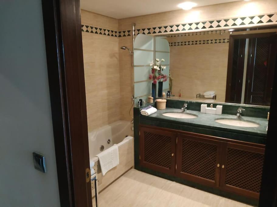 Luxury With Sea Views, Golf, Gym, Spa, 7 Pools * Ojén