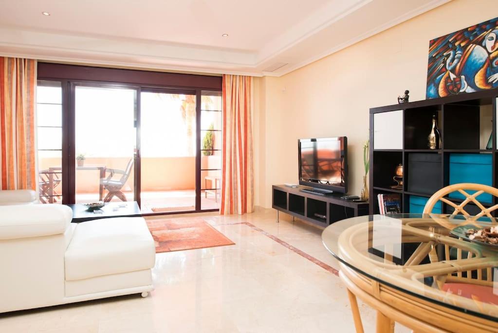 Luxury With Sea Views, Golf, Gym, Spa, 7 Pools Apartment *