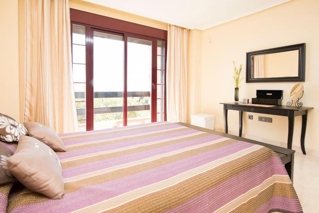 Apartment Luxury With Sea Views, Golf, Gym, Spa, 7 Pools Ojen