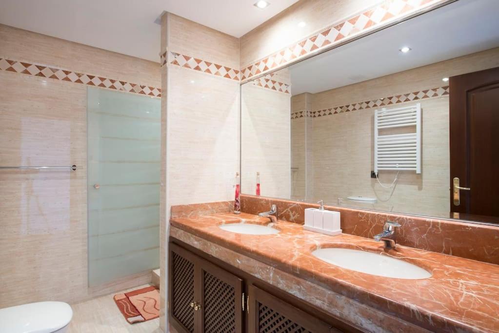 Luxury With Sea Views, Golf, Gym, Spa, 7 Pools Appartement *